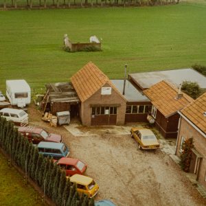1970:	Christ en Maria Holl starten hun bedrijf in Olland